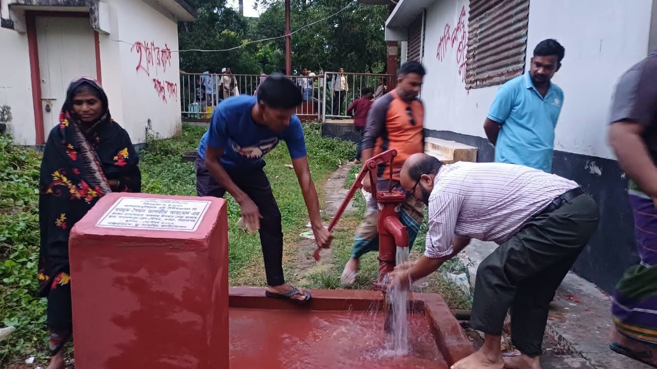 DSF Installs Tube Well in a Busy Public Area in Memory of a Late Husband